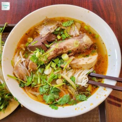 Bún bò Mệ Kéo một trong các quán ăn sáng ngon ở Huế 